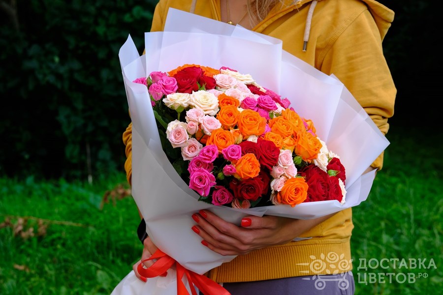 Букет Разноцветные кустовые розы