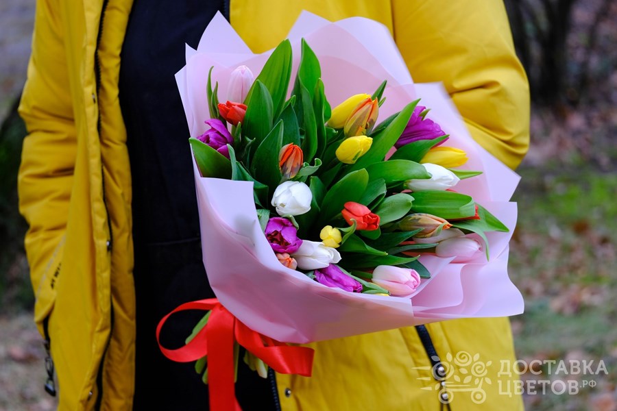 Букет Разноцветные тюльпаны в пленке