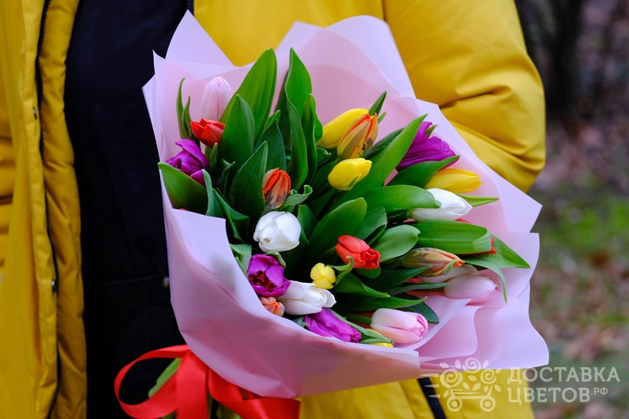 Букет Разноцветные тюльпаны в пленке