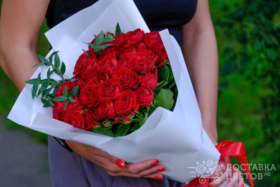 Букет Красные кустовые розы