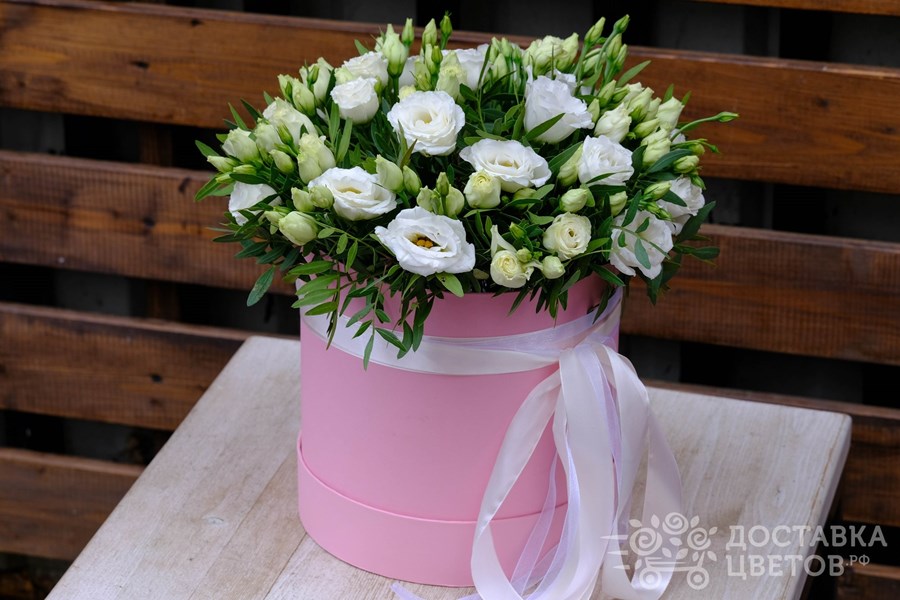 Цветы в коробке Белая эустома в коробке