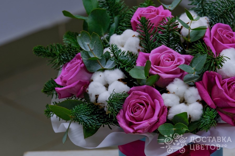 Цветы в коробке Праздничный вестник