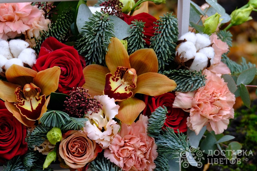 Цветы в ящике Пряничный домик