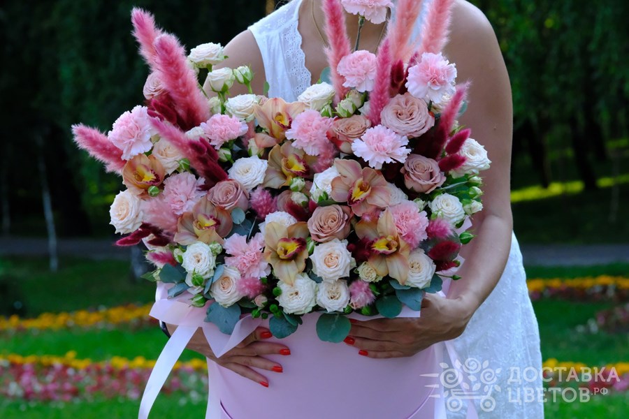 Цветы в коробке Клубничный мусс