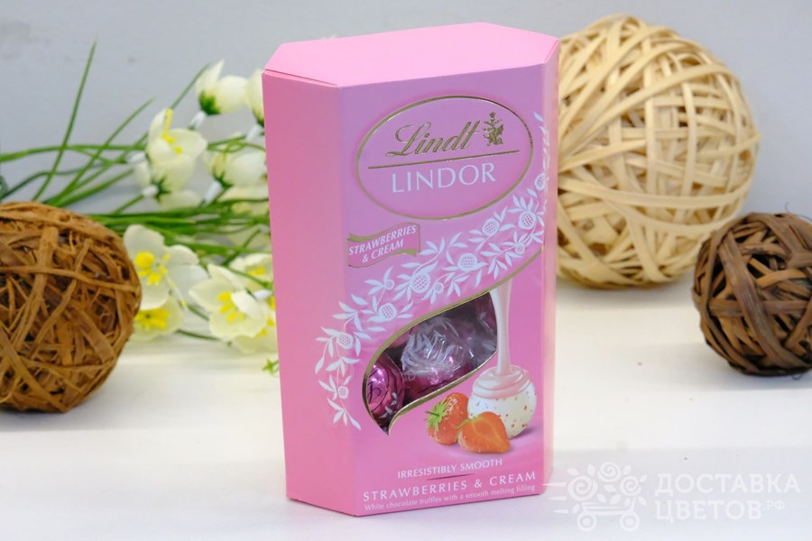 Конфеты "Lindt Lindor" Strawberries And Cream с клубникой и сливками, 200 г