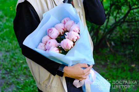 Букет из 11 розовых пионов в пленке "Розовые пионы"