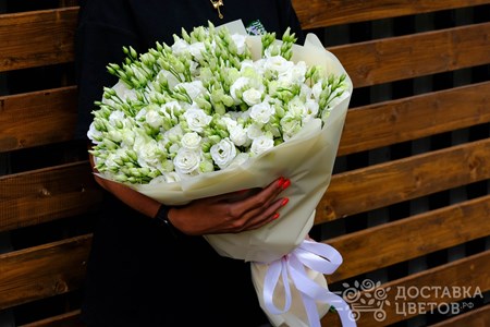 Букет из 25 эустом в пленке "Белая эустома"