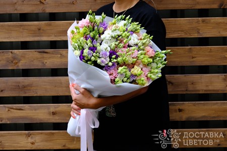 Букет из 25 эустом в пленке "Разноцветная эустома"