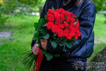 Букет из 35 алых роз "Эль Торо"