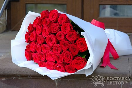 Букет из 35 бордовых роз в пленке "Ред Наоми"