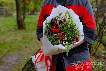 Букет из амариллиса с зеленью "Лесной переполох"