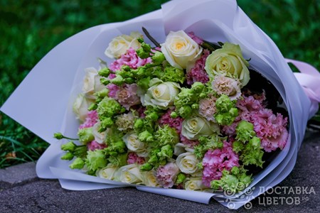 Букет из белых роз и розовой эустомы "Чувство красоты"